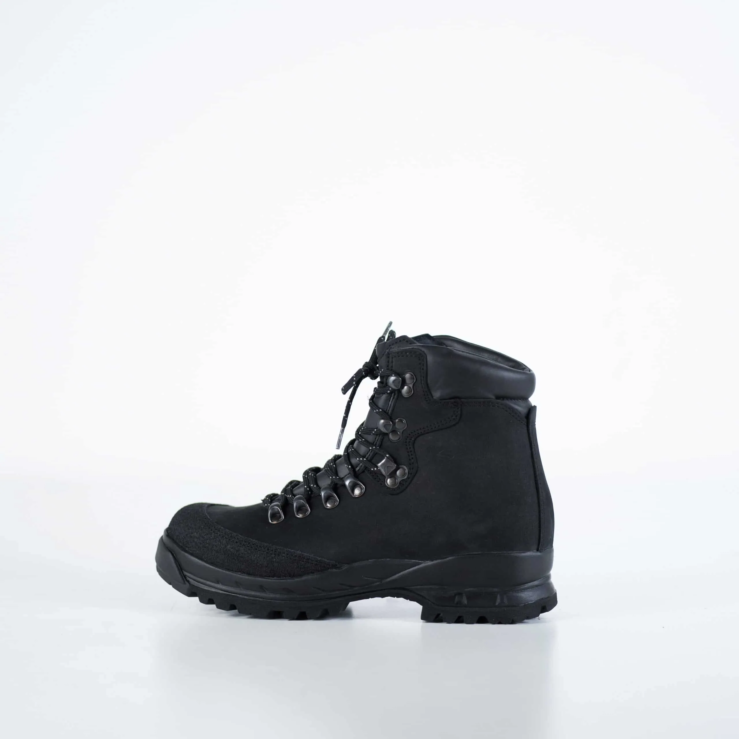 553P Black Hiking Boots