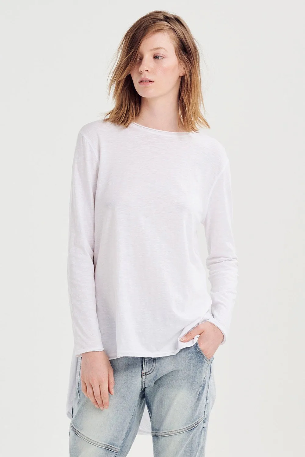 JAC   MOOKI LEXI LONG SLEEVE T-SHIRT IN WHITE