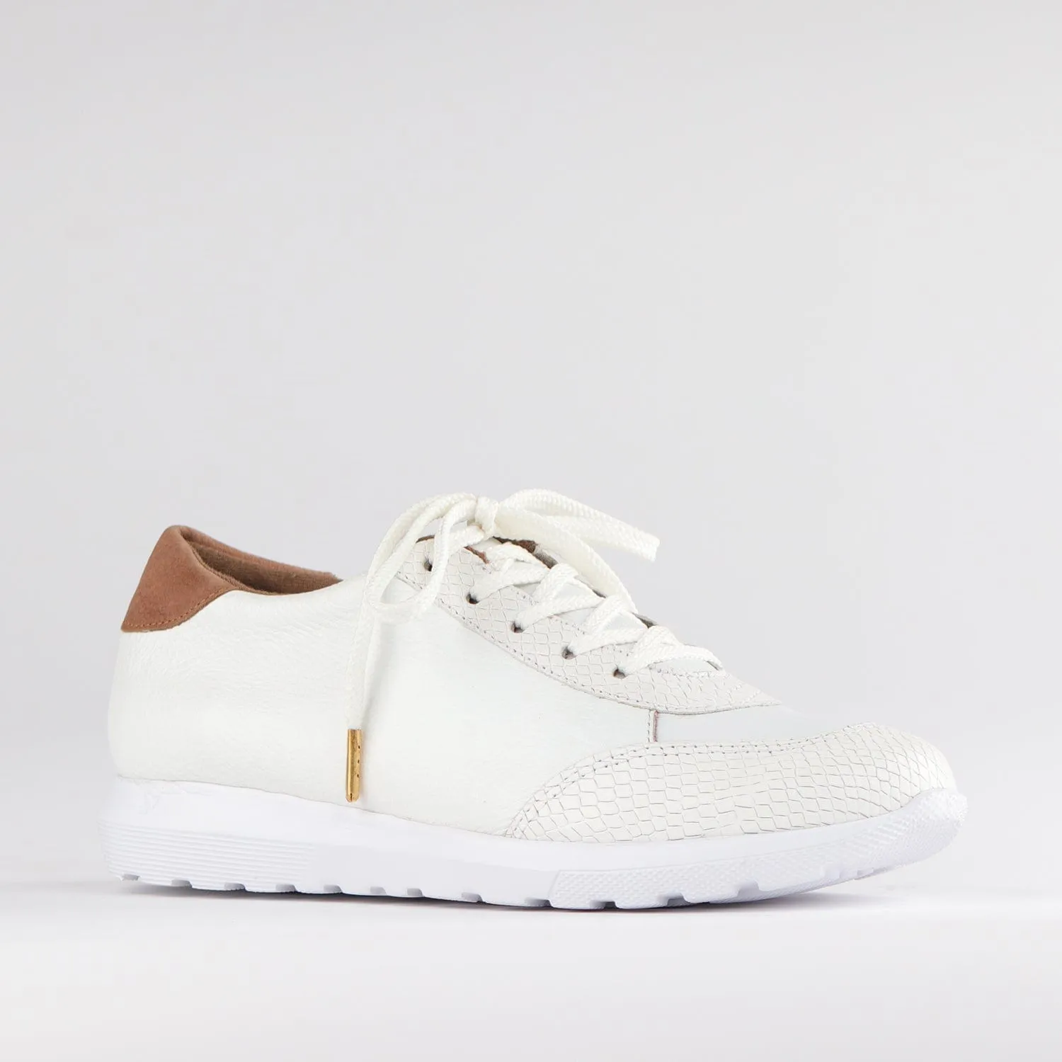 Lace-up Sneaker in White - 12594