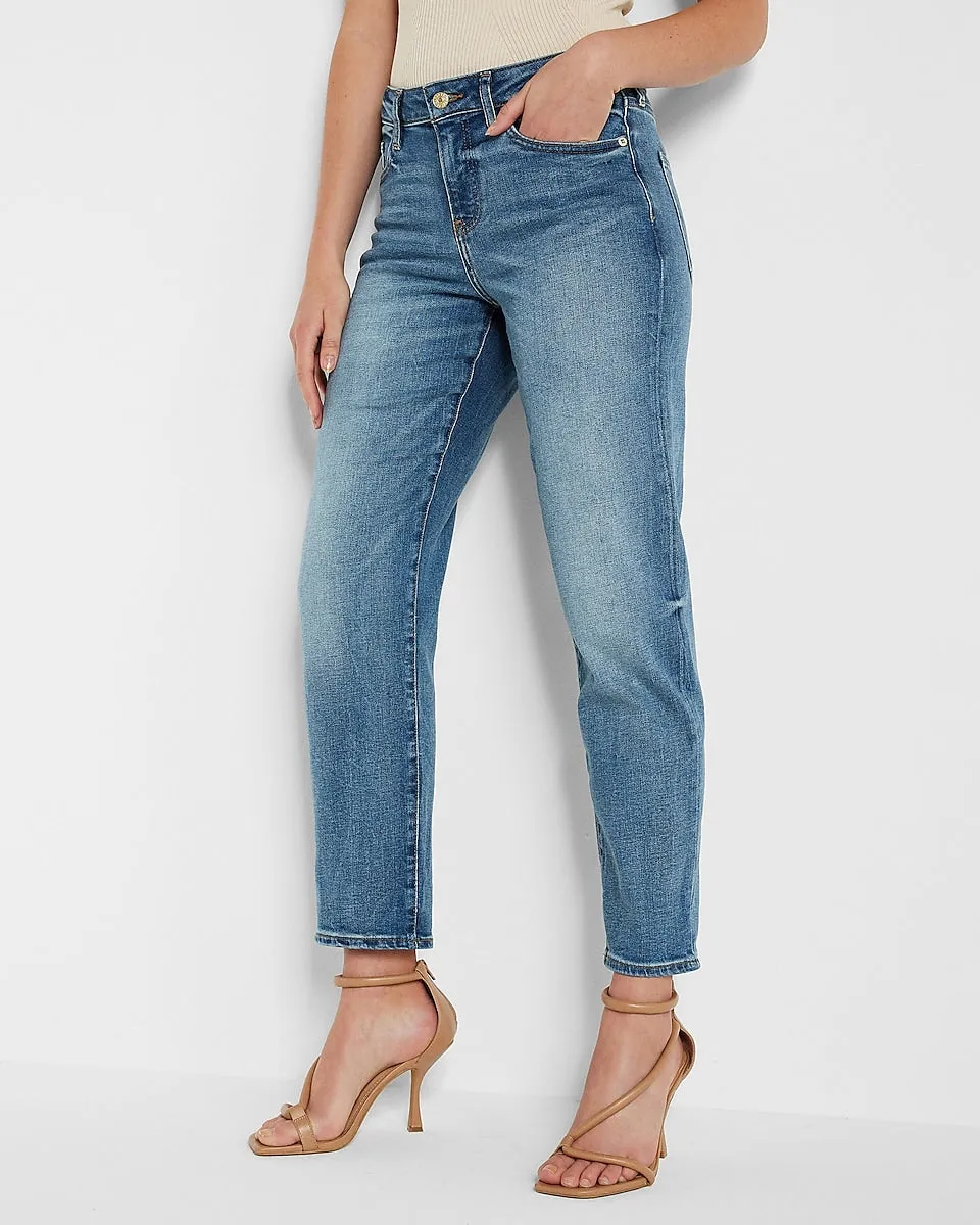 Mid Rise Medium Wash Boyfriend Jeans in Medium Wash