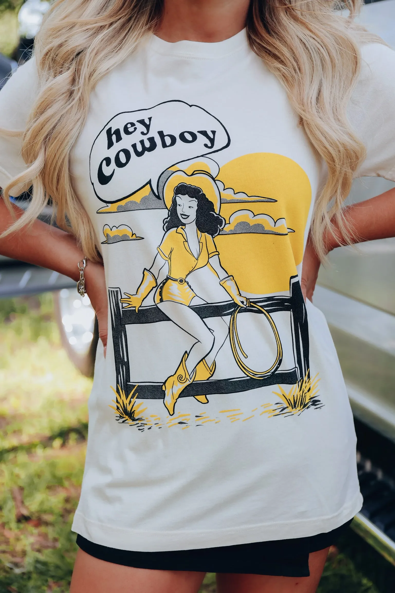 "Hey Cowboy" Graphic Tee - Ivory