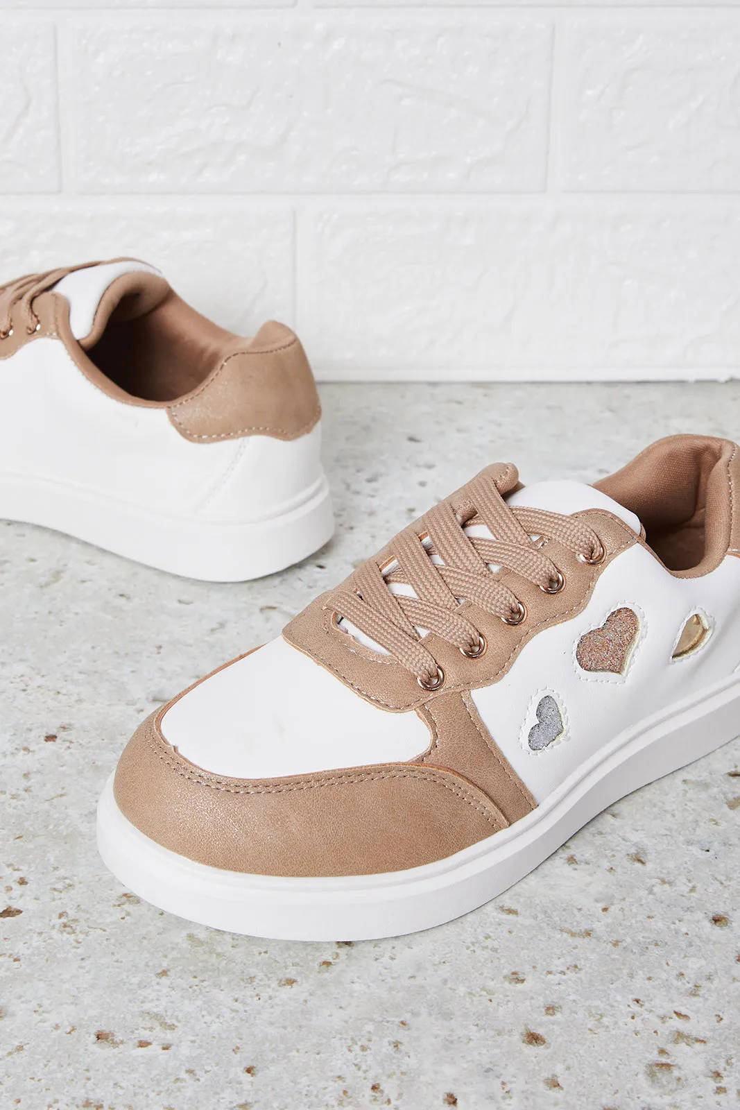 Senior Girls White And Beige Heart Patch Sneakers