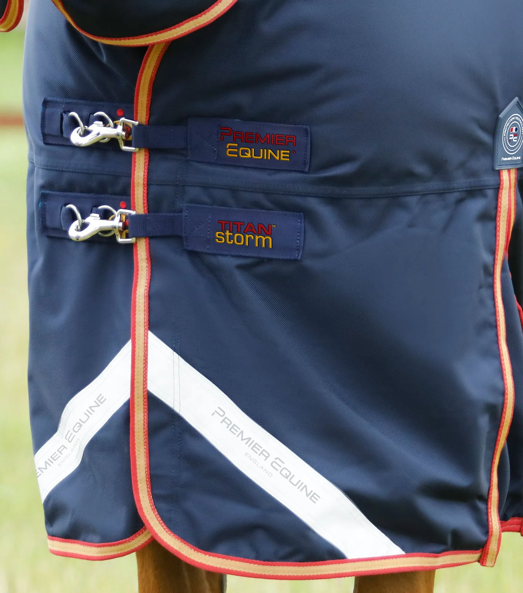 Titan Storm 450g Combo Turnout Rug with Snug-Fit Neck Navy